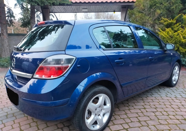 Opel Astra cena 14890 przebieg: 143800, rok produkcji 2008 z Wieliczka małe 529